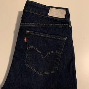 Women’s Skinny Levi’s.